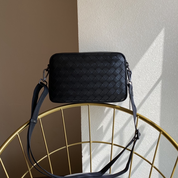 ボッテガヴェネタバッグ側面デザイン